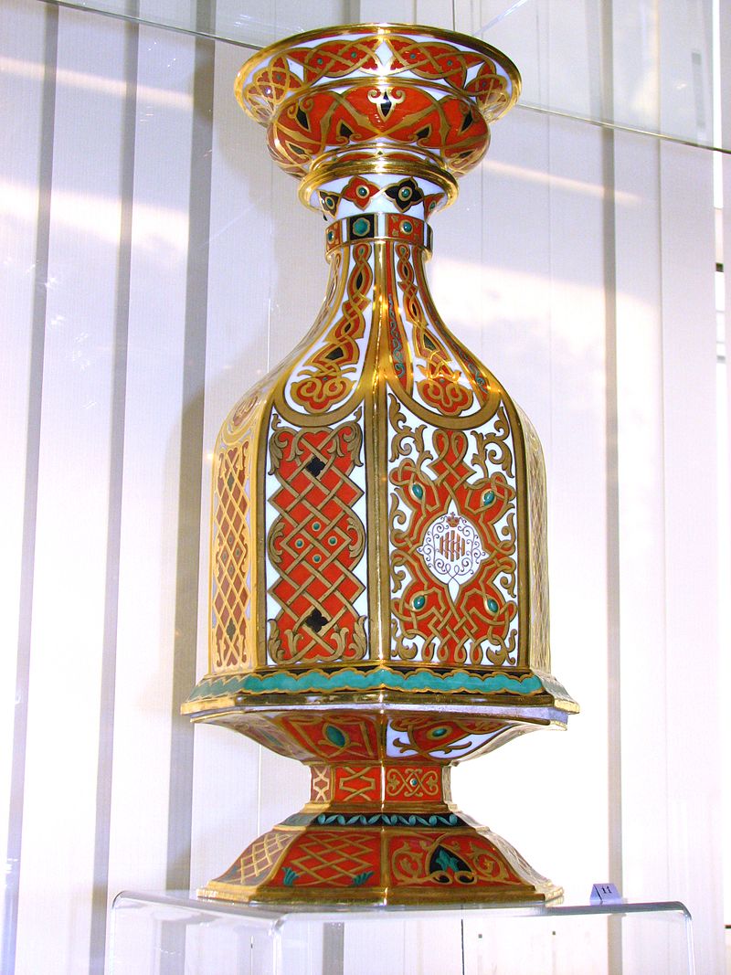 Service_with_a_monogram_-VKKN-_03.jpg