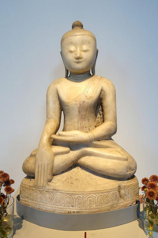 Shakyamuni_Buddha,_Burma,_Ave_period,_17th_century_.JPG