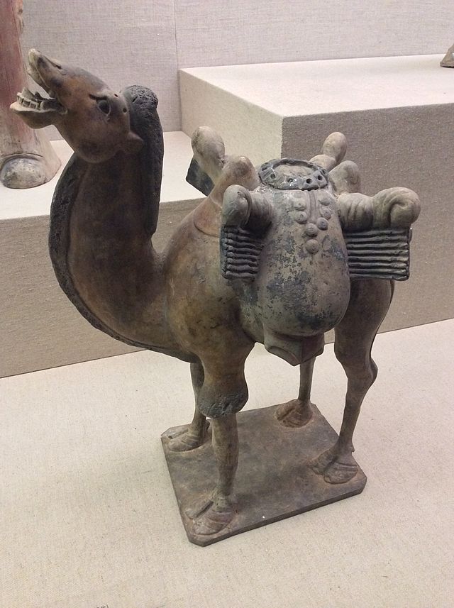 Shanxi_Museum_-_pottery_standing_camel.JPG
