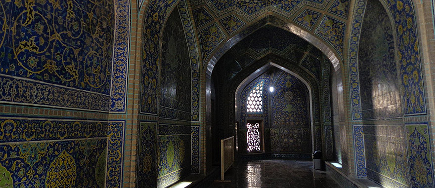 Sheikh-Lotfollah-Mosque-Isfahan-Iran.jpg