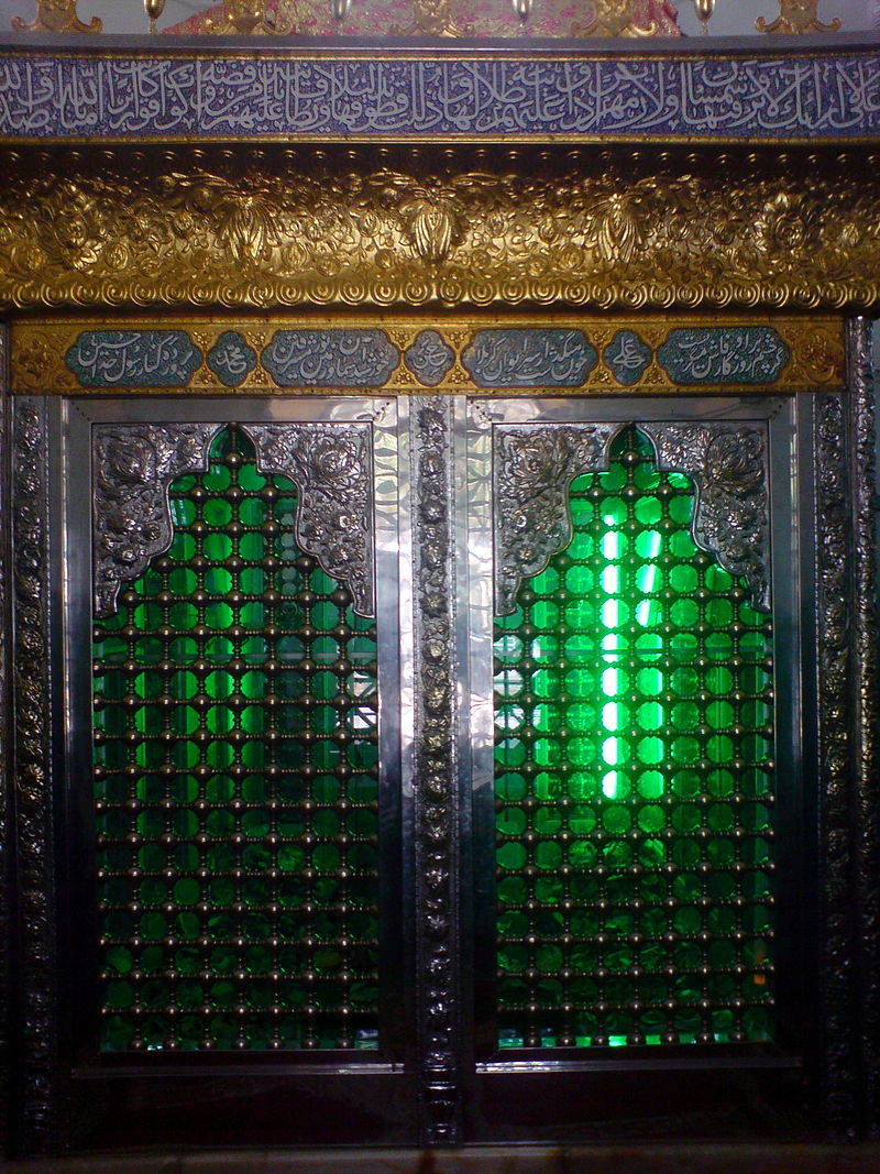 Shrine_of_Ibrahim_bin_Musa_al-Kadhem_-_Zarih_-_Nishapur_1.JPG