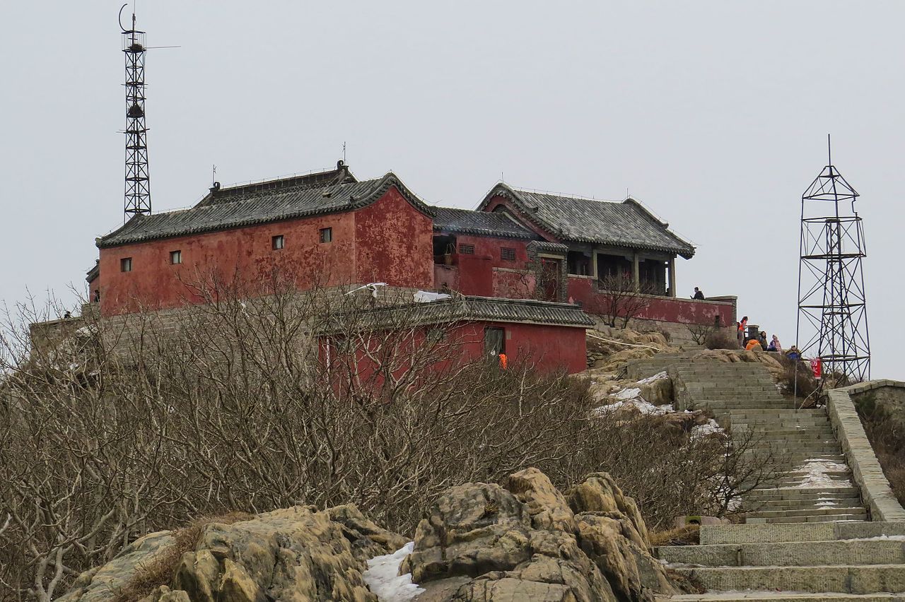 Side_view_of_Yuhuangding_(20170207153639).jpg