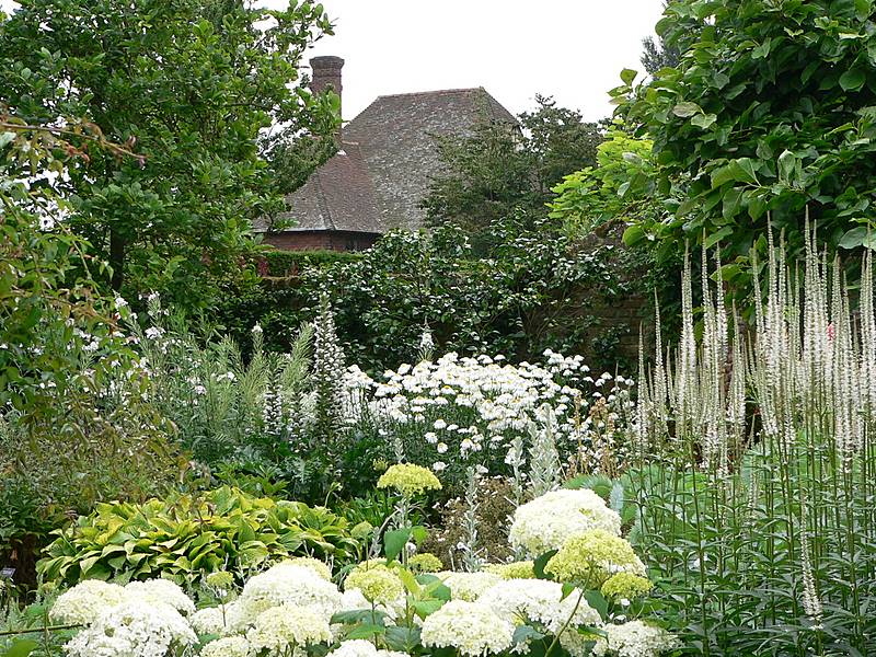 Sissinghurst Castlewhite-sis-general.jpg