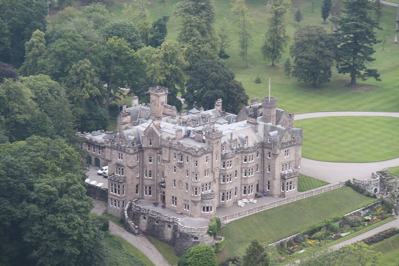 Skibo_Castle_(geograph_3619425).jpg