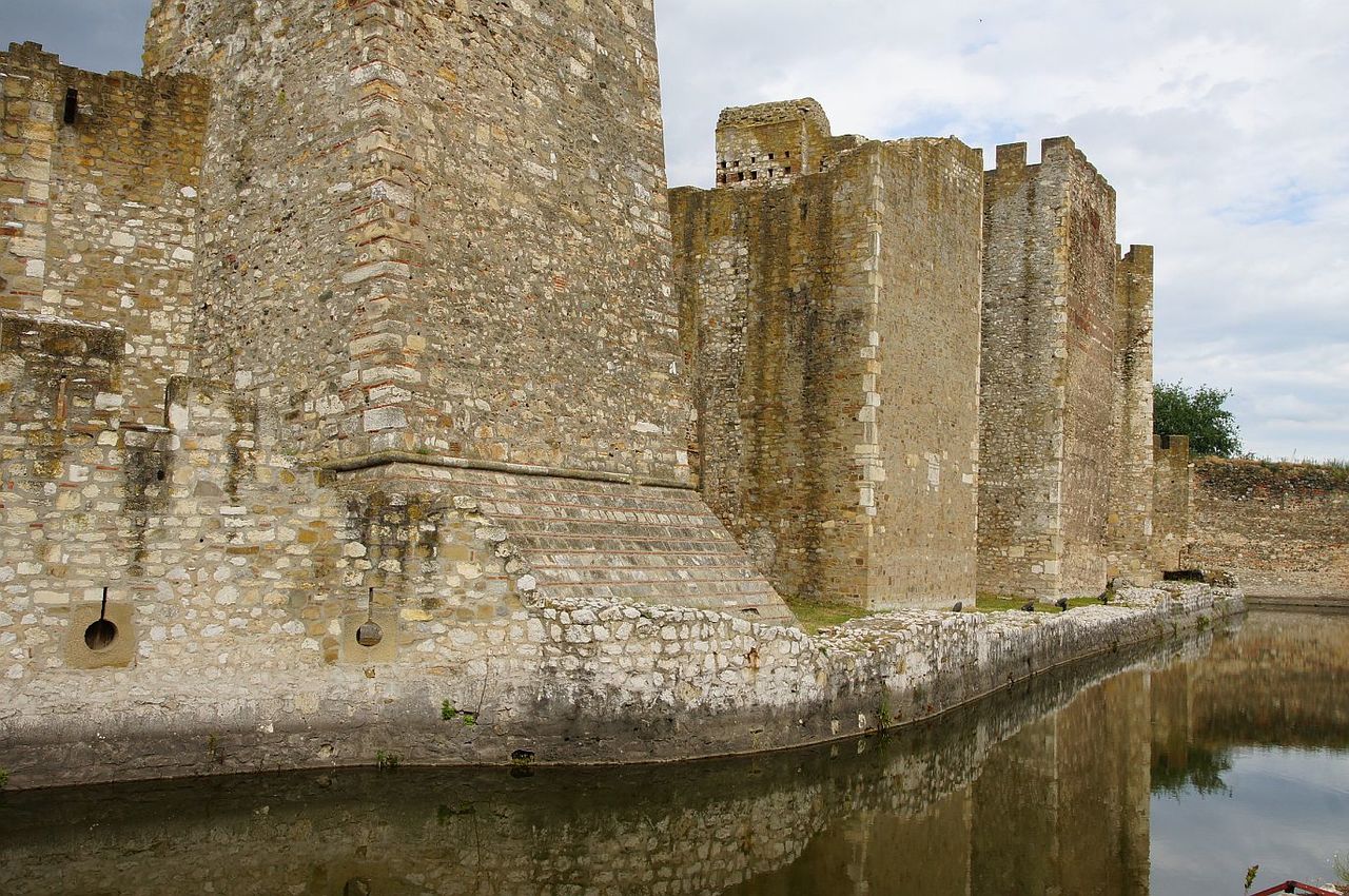Smederevo_Fortress_-_panoramio.jpg