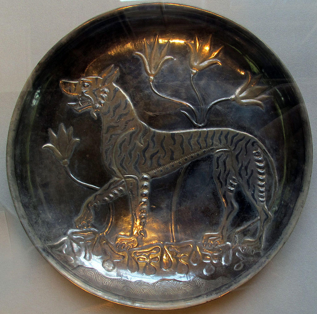 Sogdiana,_piatto_con_tigre,_argento_dorato_e_niellato,_VII-VIII_sec.JPG