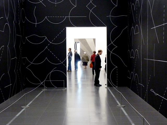 Sol_LeWitt_wall_drawing,_Metz.jpg