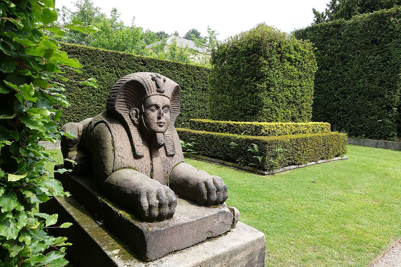 Sphinx_-_Biddulph_Grange_Garden_-_Staffordshire,_England_-_DSC09471.jpg