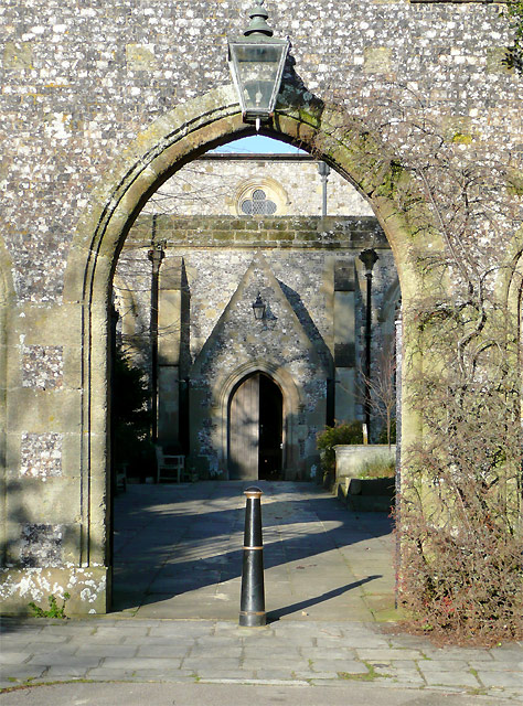 St_Nicholas_Church_gateway,_Arundel,_West_Sussex_-_geograph.org.uk_-_1650616.jpg