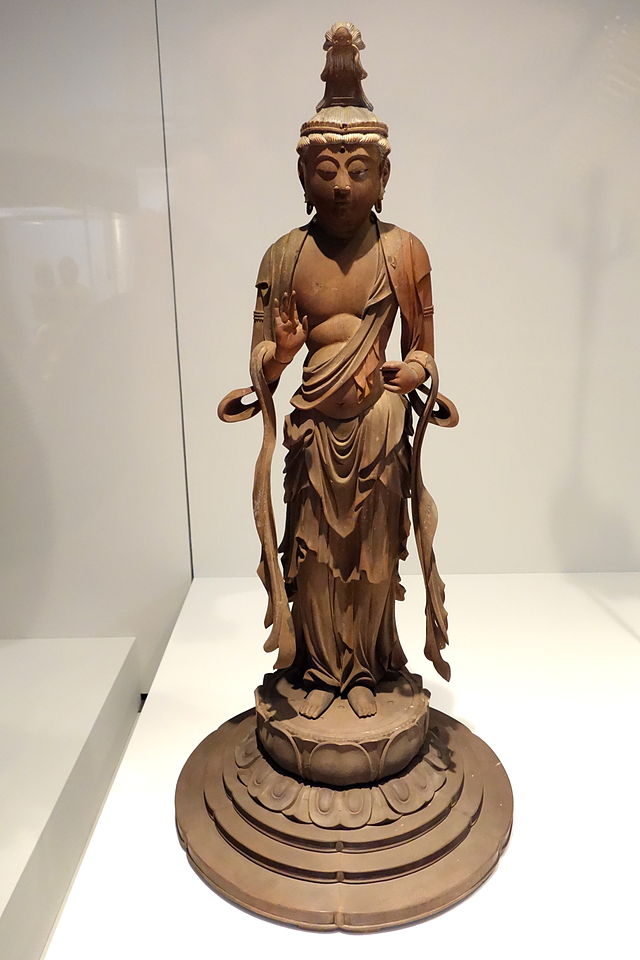 Standing_Kannon_Bosatsu_(Avalokitesvara),_Kamakura_period,_13th_century,.JPG