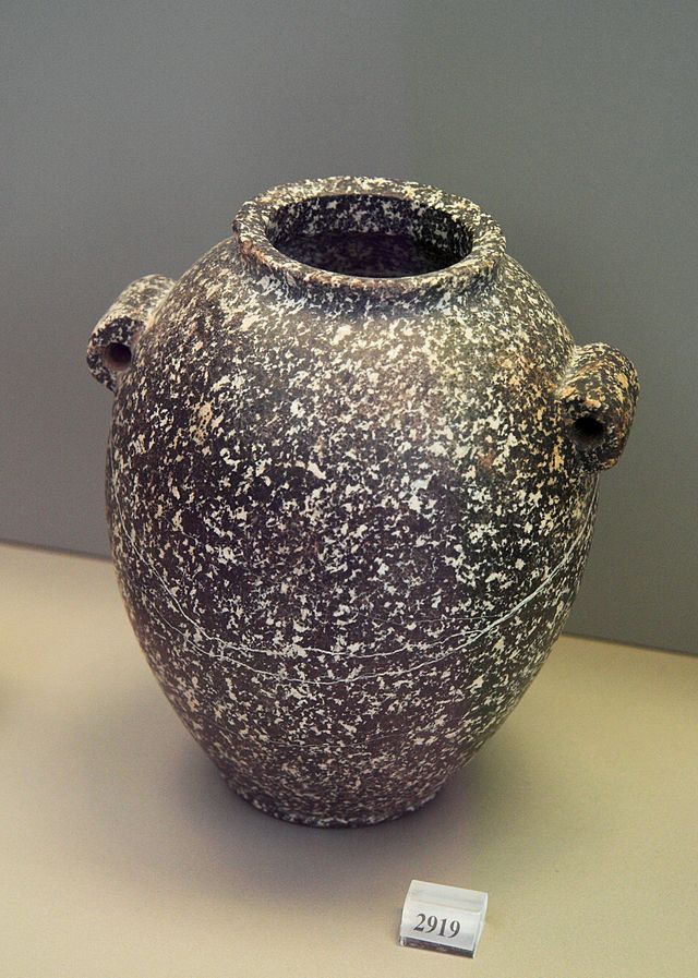 Stone_vessel_Mycenaean_NAMA_080886.jpg