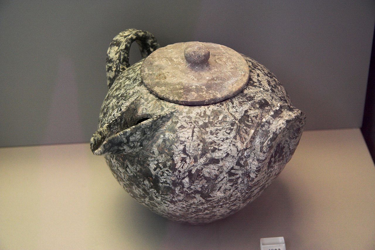 Stone_vessel_Mycenaean_NAMA_080888.jpg
