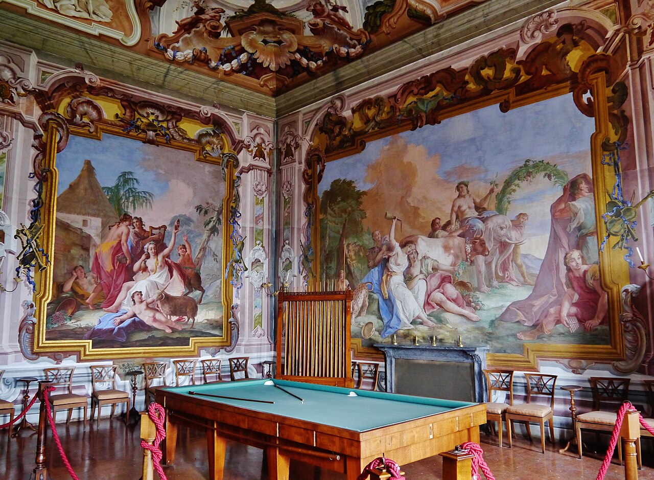 Stra_Villa_Pisani_Innen_Sala_del_Trionfo_di_Bacco_3.jpg