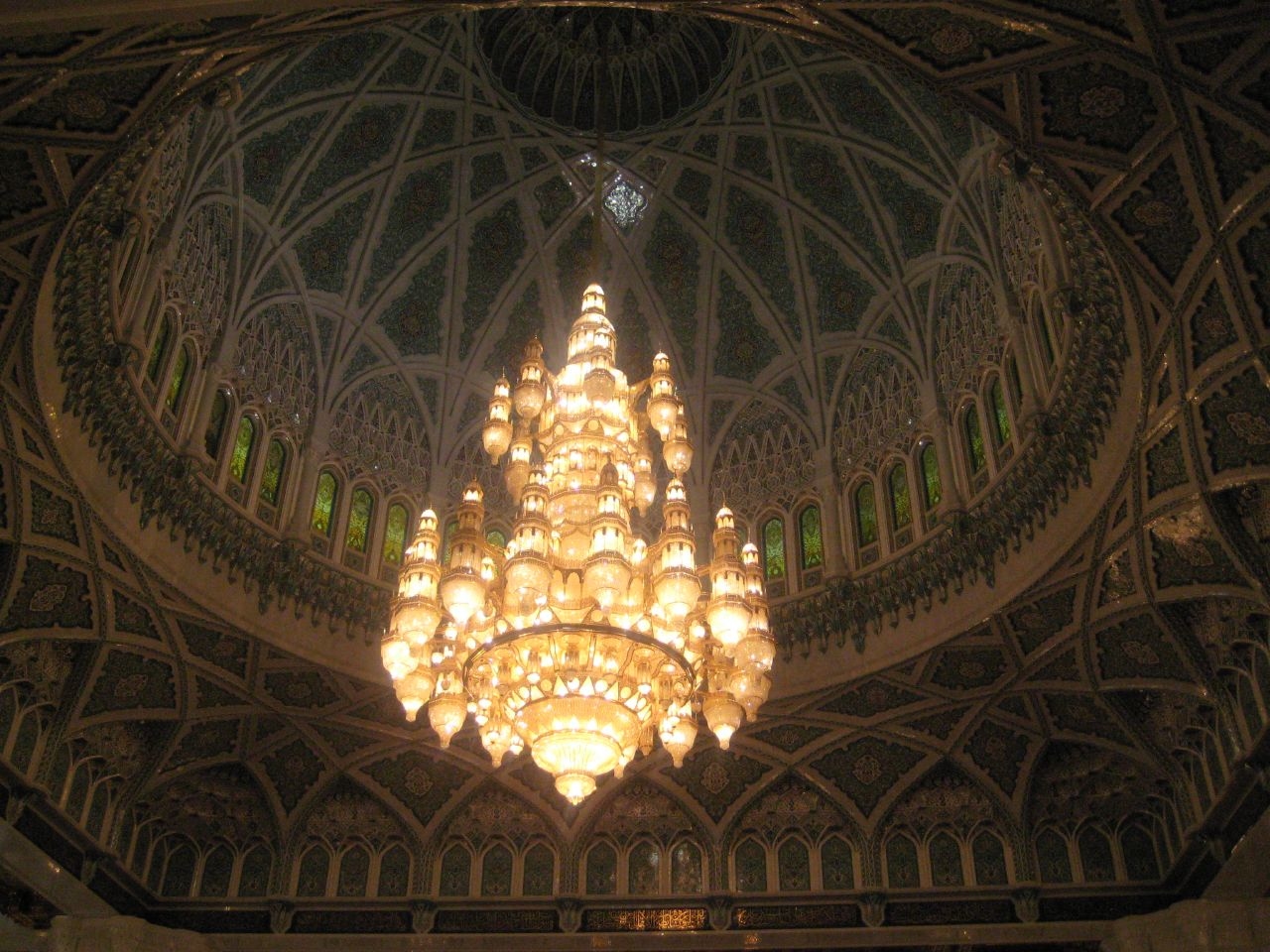 Sultan Qaboos Grand Mosque in Muscat -  Oman (dome).jpg