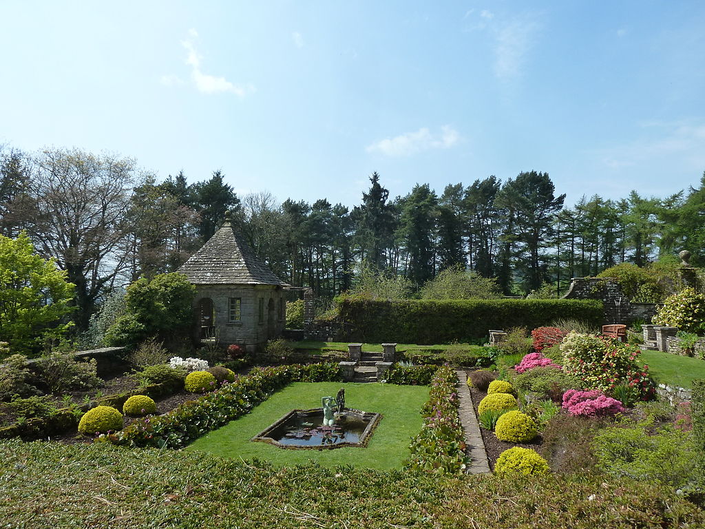 Summerhouse_across_the_pond,_Wyndcliffe_Court.jpg