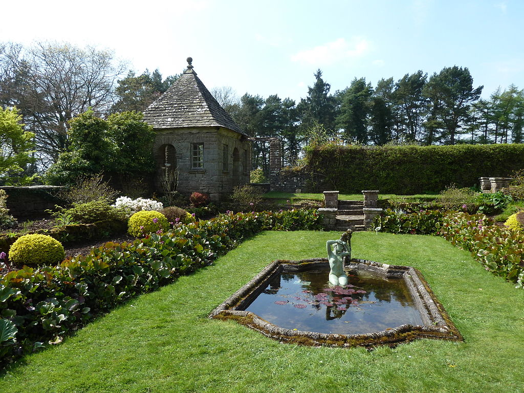 Summerhouse_by_the_pond,_Wyndcliffe_Court.jpg