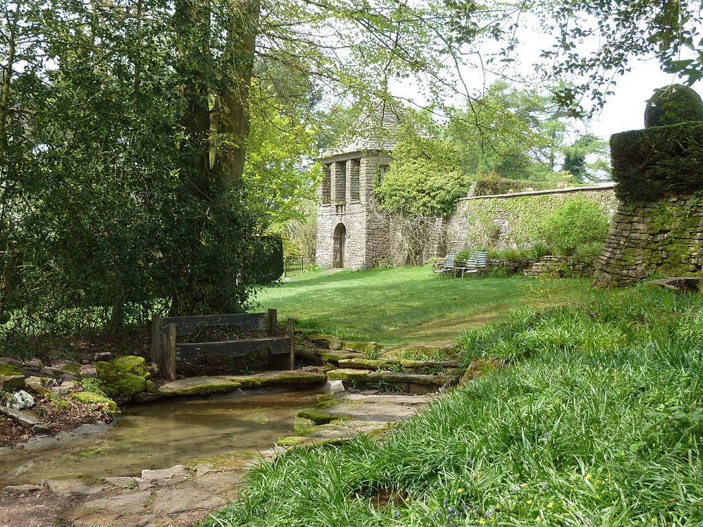 Summerhouse_from_the_garden,_Wyndcliffe_Court.jpg