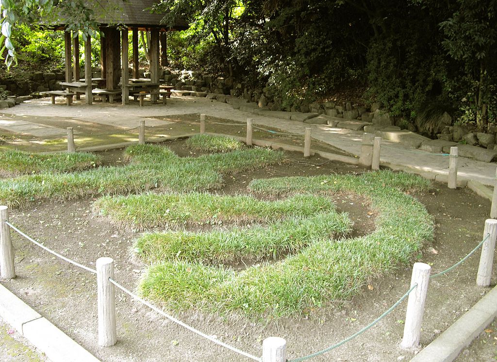 Tetsugaku-dō Park中野区立哲学堂公園（物字壇－ぶつじだん）_-_panoramio.jpg