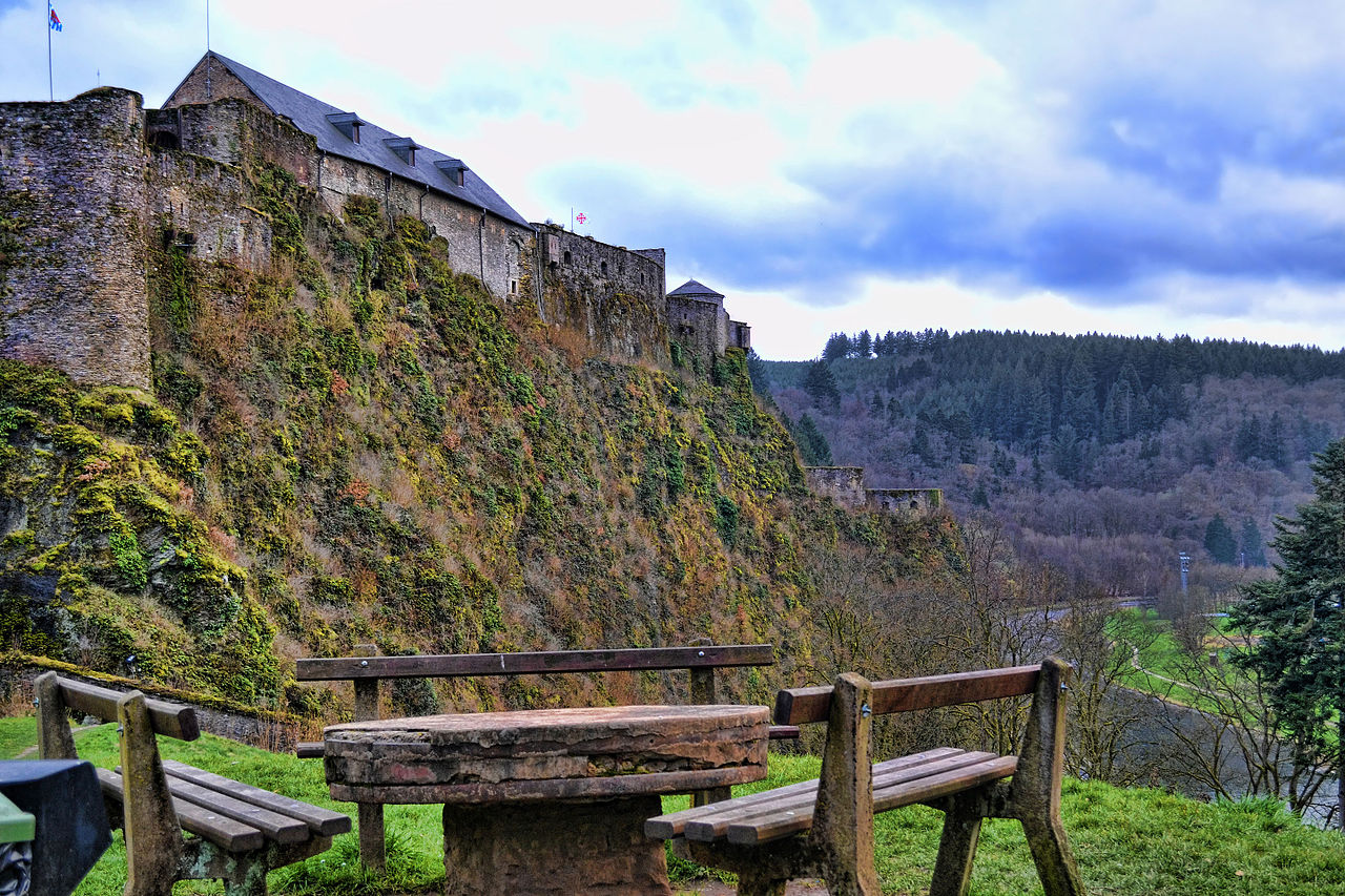 The_Bouillon_Castle_-_Left_Side_1_(Belgium).jpg