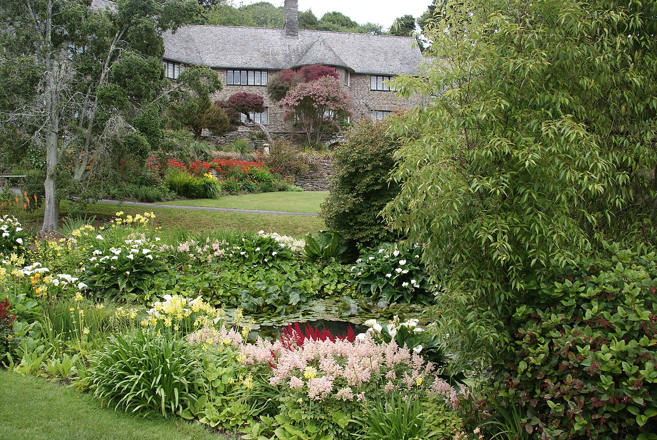 The_house_at_Coleton_Fishacre_-_geograph.org.uk_-_2508869.jpg