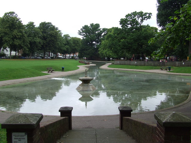 The_Paddling_Pool_-_geograph.org.uk_-_531240.jpg