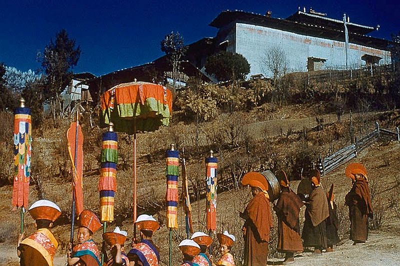 tibet-life-in-forbidden-lhasa-1940s-and-50s-09.jpg