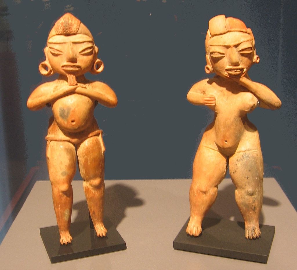 Tlatilco_Culture_Old_God_and_Female_figurines.jpg