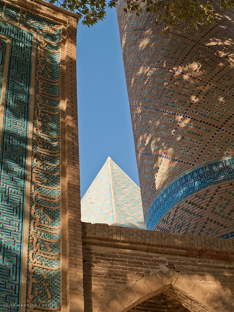 Tomb_of_Sheikh_Abd_al-Samad_Esfahani,_Natanz,_Iran_(14288514649).jpg