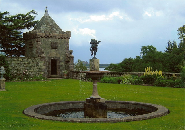 Torosay CastleFountain in the grounds of Torosay Castle.jpg