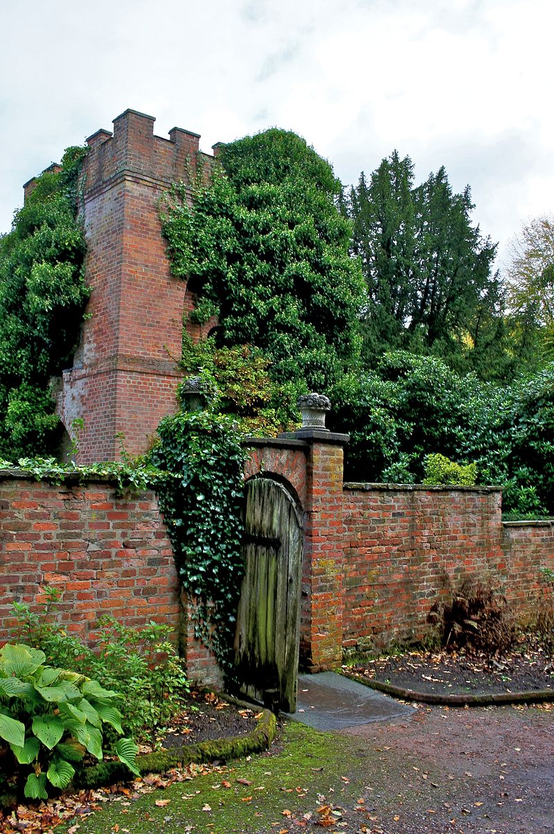 Tower_at_Tatton_Park_2.jpg