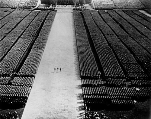 Triumf_voli_Triumph_Des_Willens_1935_DVDRip_570658258ffdccc261cb5907bd0.jpg