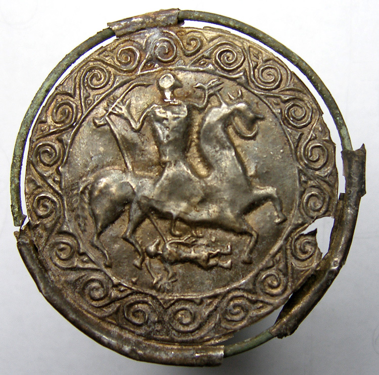Ukrashenie_i_amulet.jpg