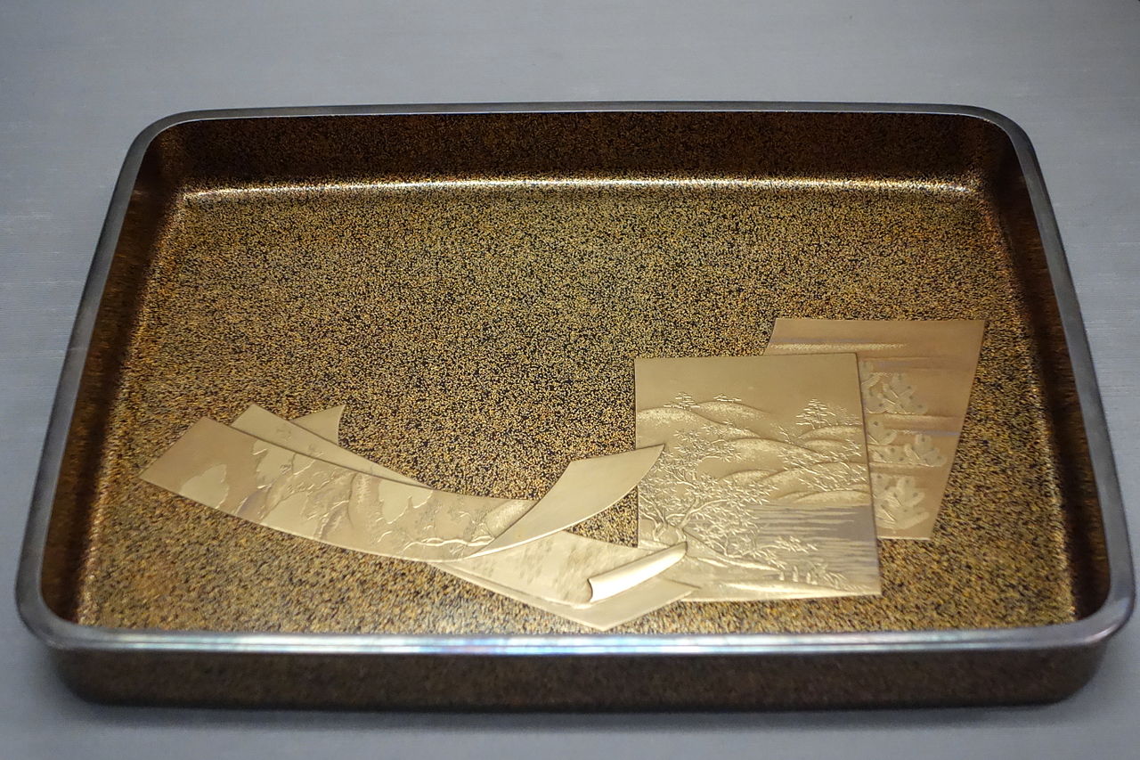 Unidentified_item,_c._1892,_in_maki-e_lacquer_-_Tokyo_National_Museum_-_DSC05589.JPG