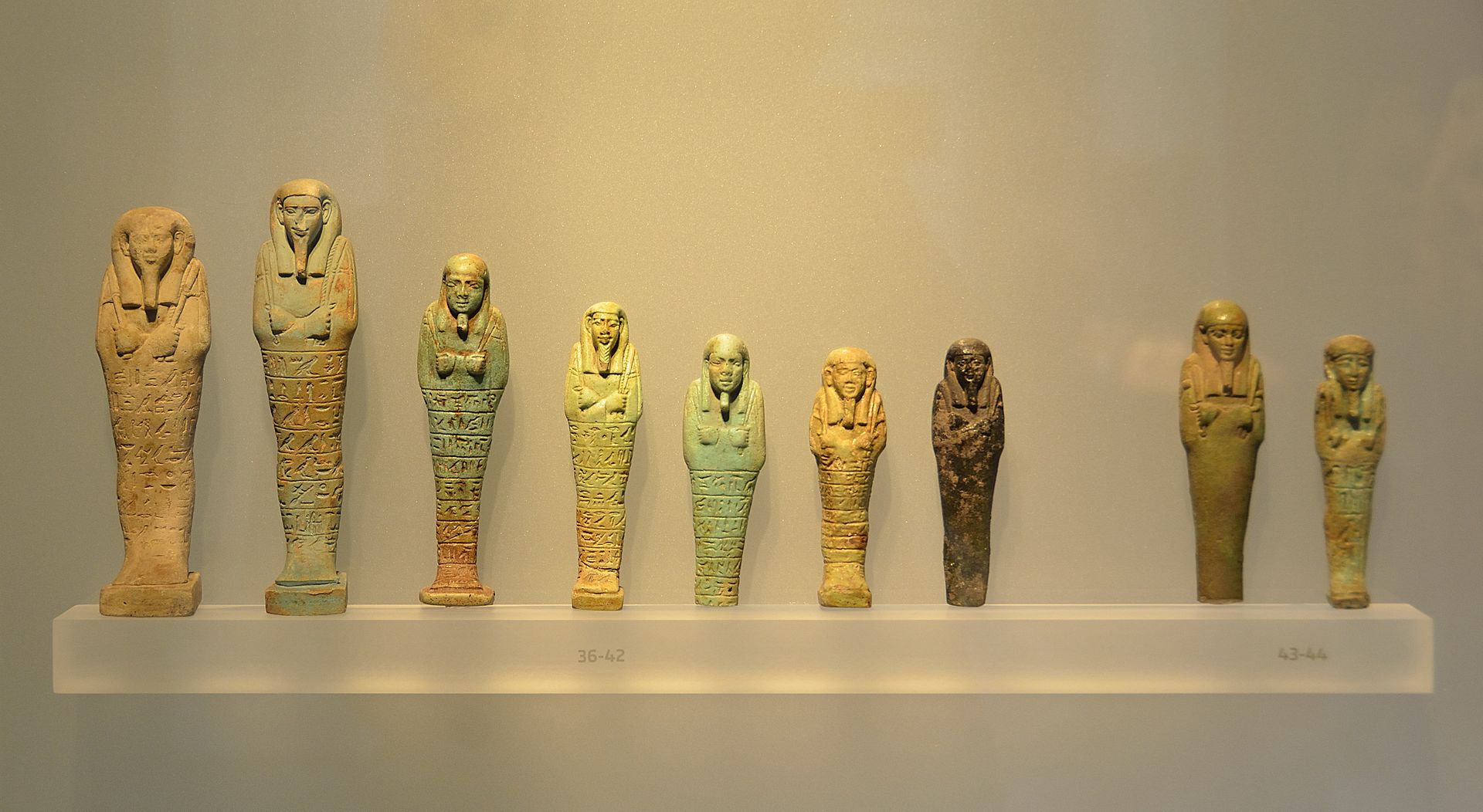 Ushabtis,_Archaeology_Museum_of_Graz.jpg