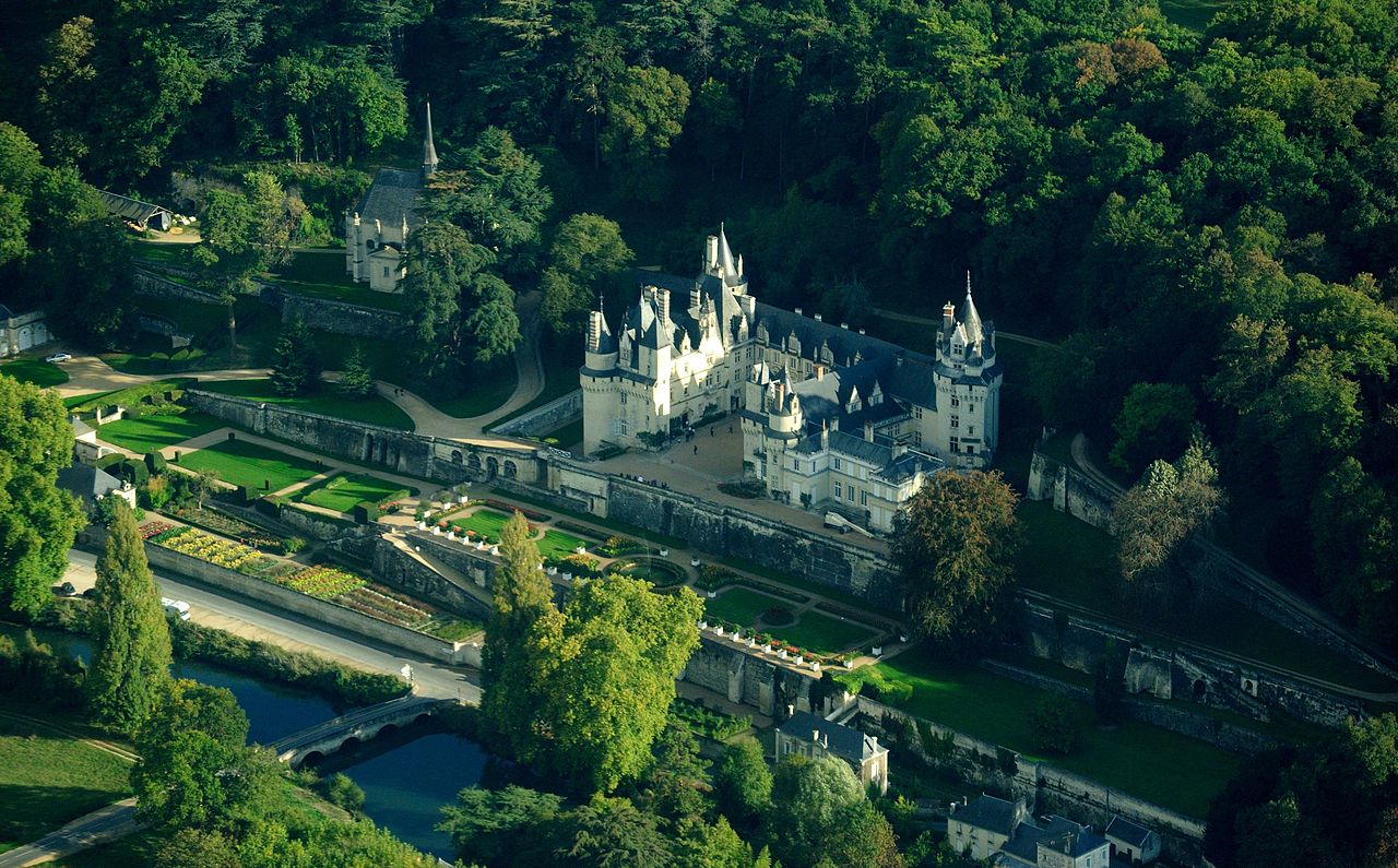 Ussé_castle,_aerial_view.jpg