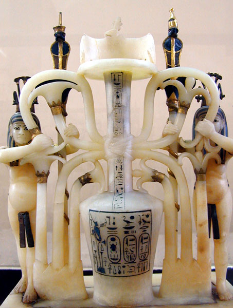 Vase_à_parfums_(tombe_de_Toutânkhamon_musée_du_Caire)_(1814754389).jpg