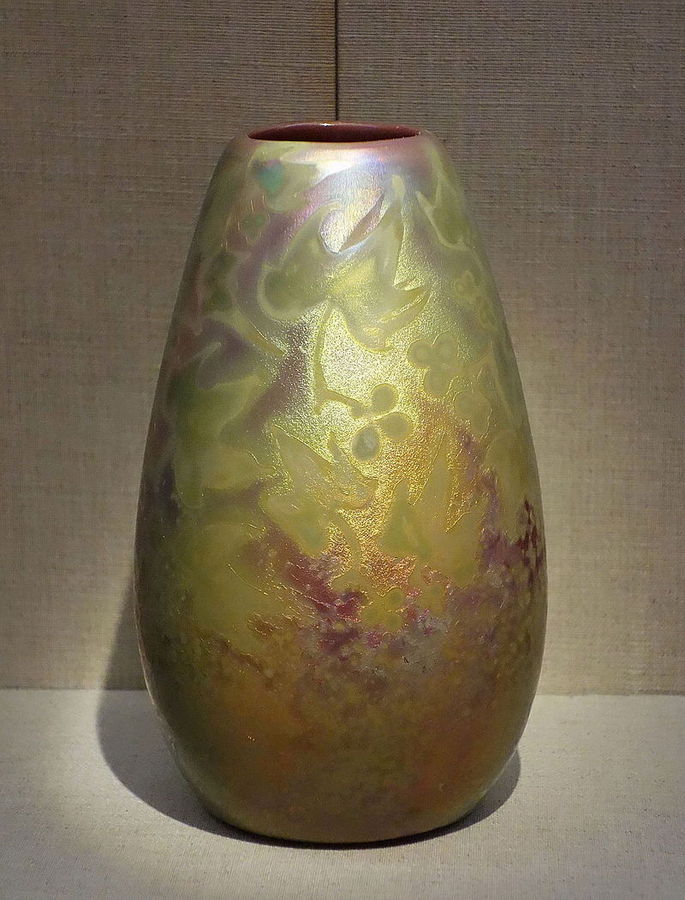 Vase_by_Jacques_Sicard,_Weller_Pottery,_Zanesville,_Ohio,_c._1903-1907,_ (2).jpg