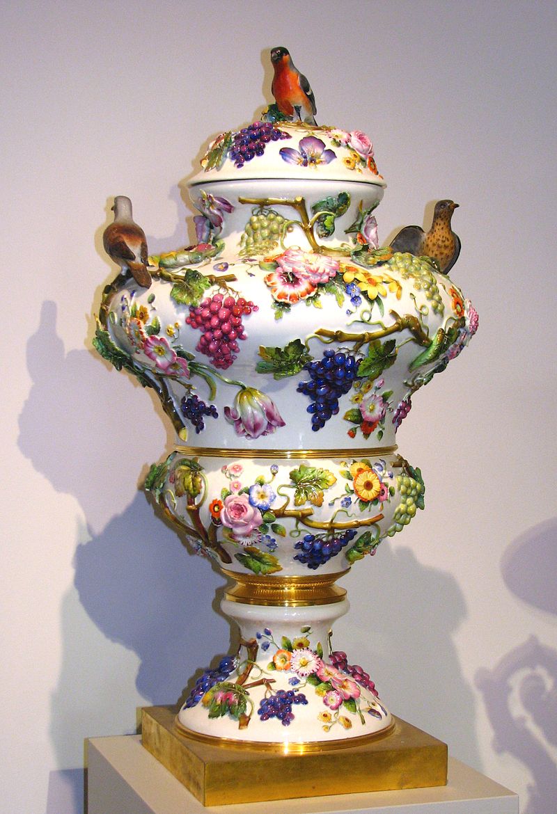 Vase_with_birds_-rococo_revival-_style_01.jpg