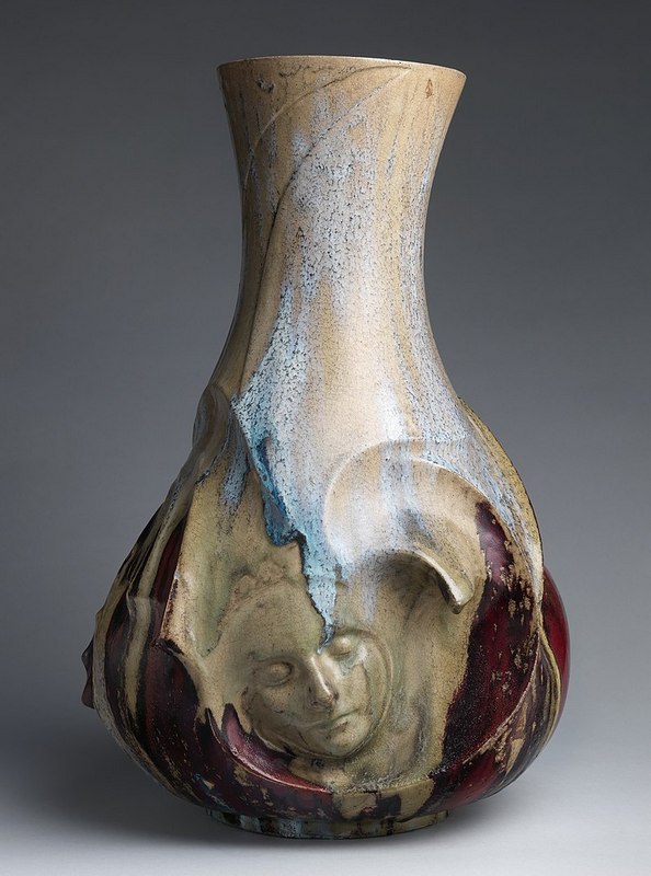Vase_with_face_MET_DP318377_(cropped).jpg