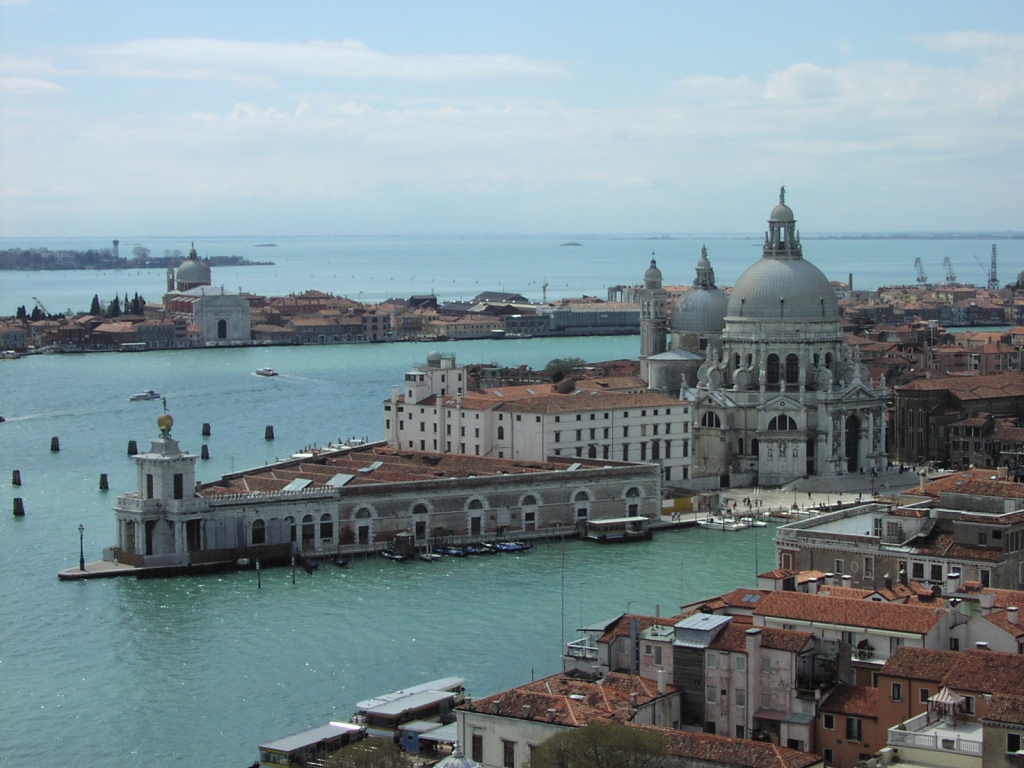 Venezia-punta_della_dogana.jpg