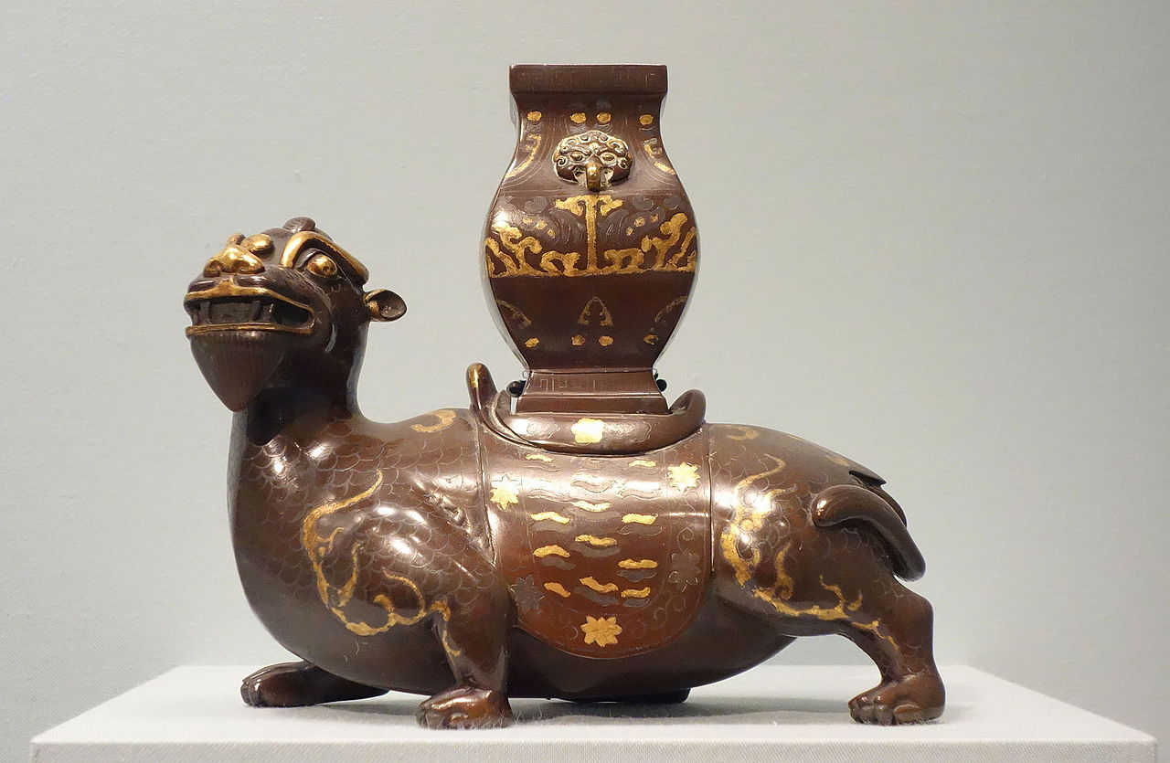 Vessel_in_the_shape_of_a_buffalo,_China,_Ming_dynasty.JPG