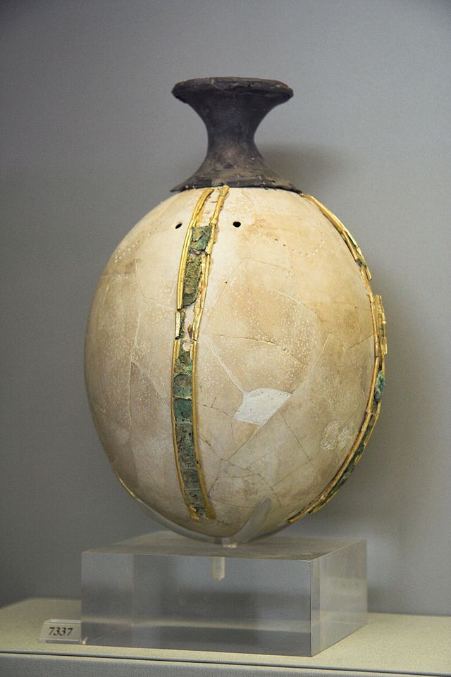 Vessel_of_ostrich_eggs_gold_copper_Mycenaean_1400_BC,_NAMA_7337_080864.jpg