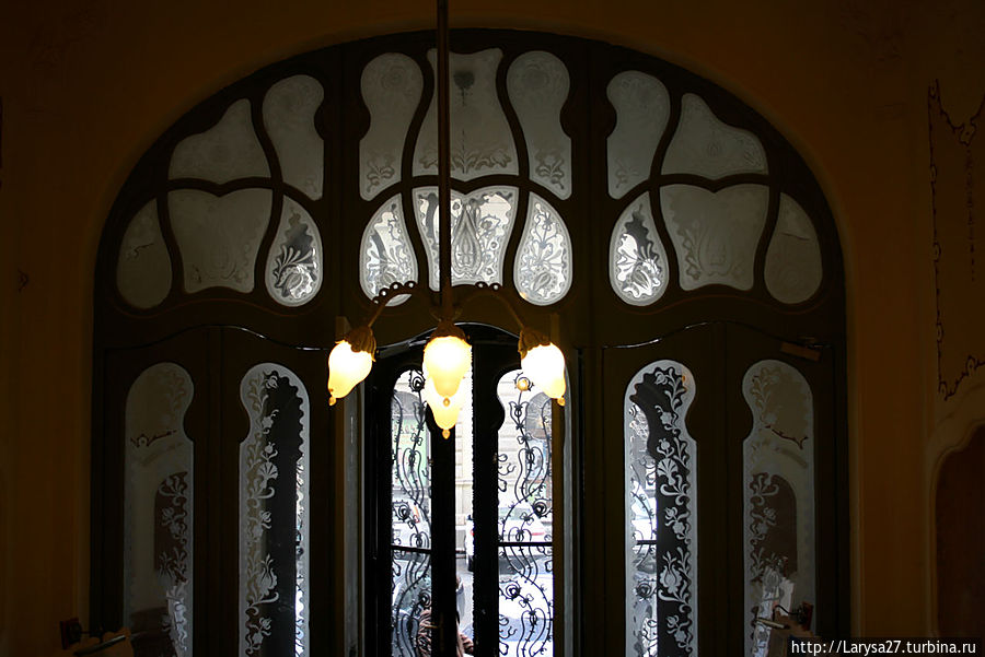 Vestibyul-v-zdanii-Potchtov.jpg
