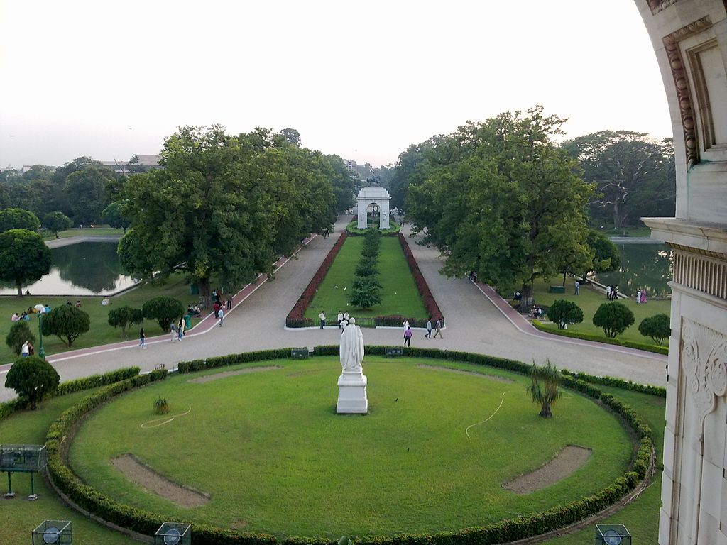 View_from_Balcony_of_Victoria_Memorial.jpg