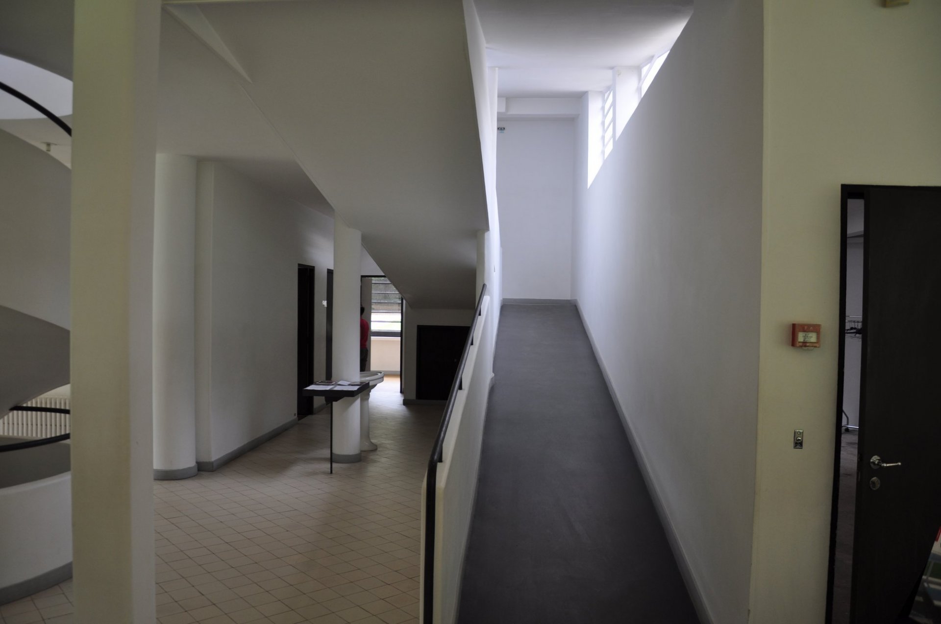 Villa-Savoye-Le-Corbusier-Paris-1929-2.jpg