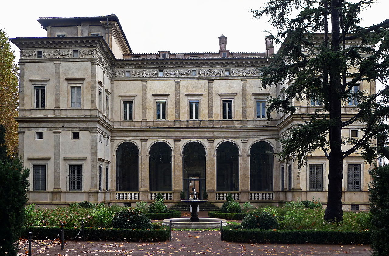 Villa_Farnesina_Nordfassade.jpg
