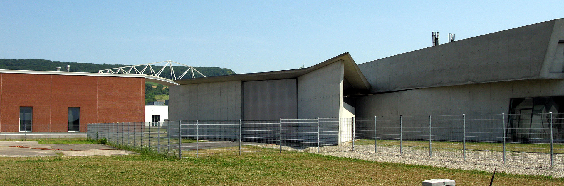 Vitra_Feuerwehrhaus_von_Zaha_Hadid_in_Weil_am_Rhein_3.jpg