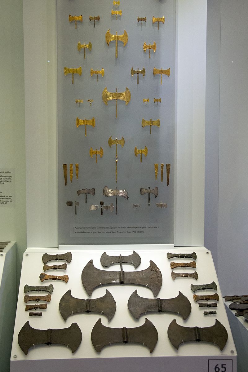 Votive_double_axes,_Arkilochori_Cave_(Crete),_1700-1450_BC,_AMH,_145142.jpg