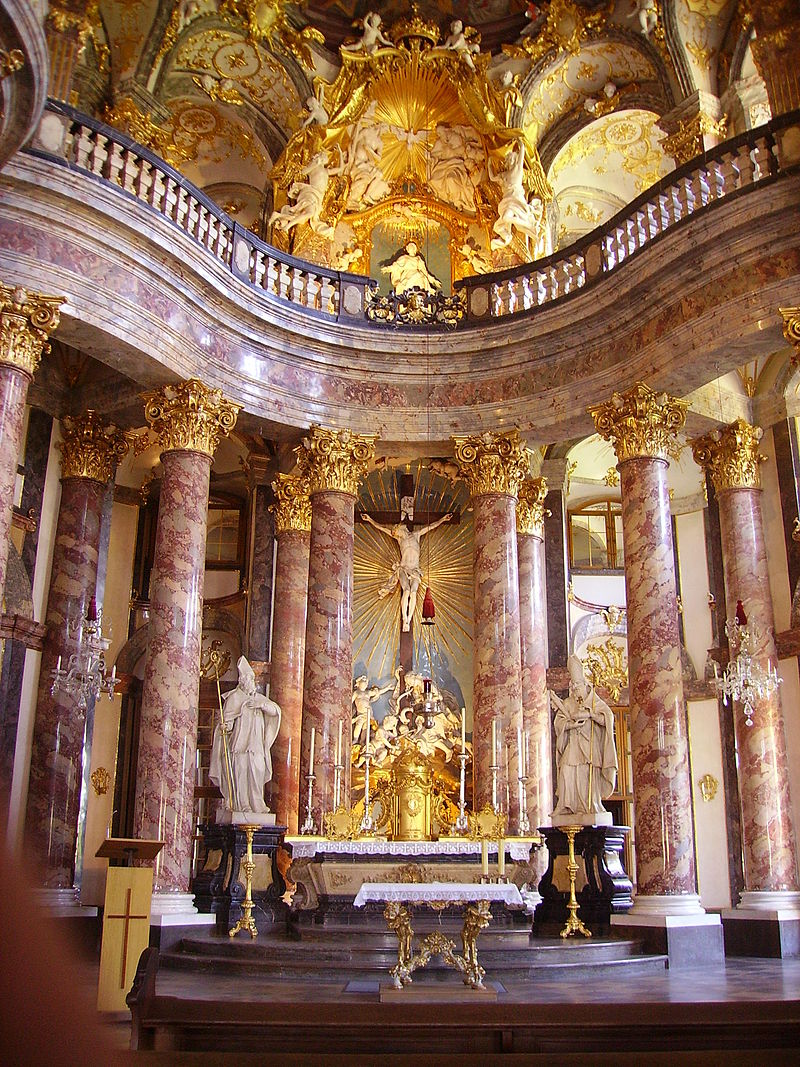 Würzburg_Hofkirche_Innen_Hochaltar.JPG