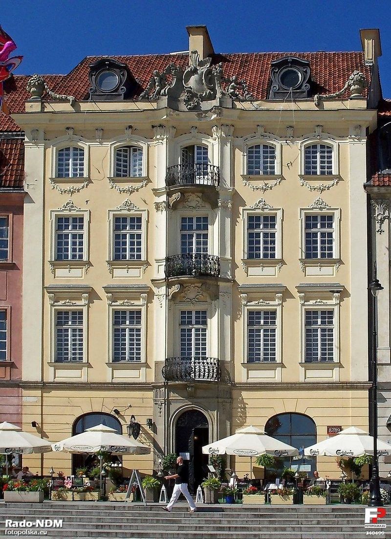 Warszawa,_Kamienica_Prażmowskich_-_fotopolska.eu_(340499).jpg